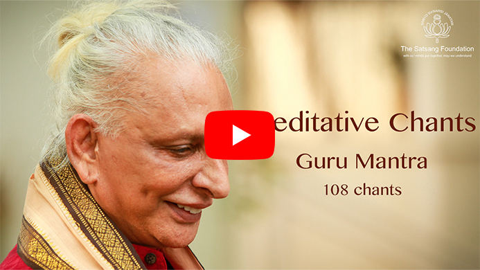 Sri M chants the Guru Mantra